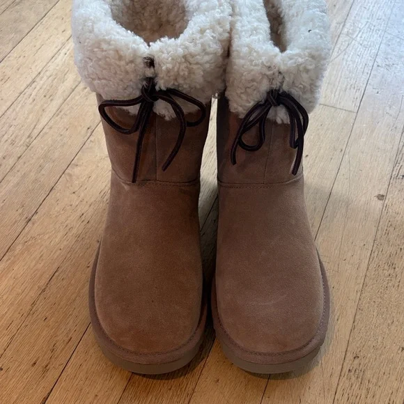 UGG Chestnut Suede Short Boots with Cream Shearling Cuff - Picture 1 of 5